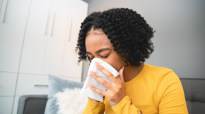 Je me protège et j’adopte les bons gestes pour réduire la pollution de l’air et ainsi réduire les risques d’allergies. 